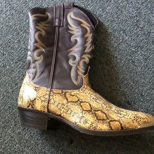 Laredo 12EW cowboy boots. Never before worn.